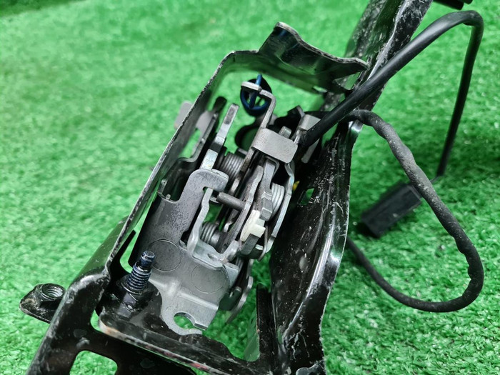 Кронштейн фары левый BMW 3er G20 (2018-н.в.)