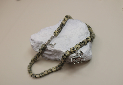 Чокер из далматиновой яшмы "Пятнистый аллюр"