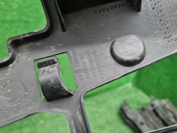 Кронштейн переднего бампера BMW 5er G30 (17-20)