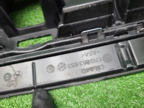 Решетка радиатора VW Jetta 7 (2018-2021)