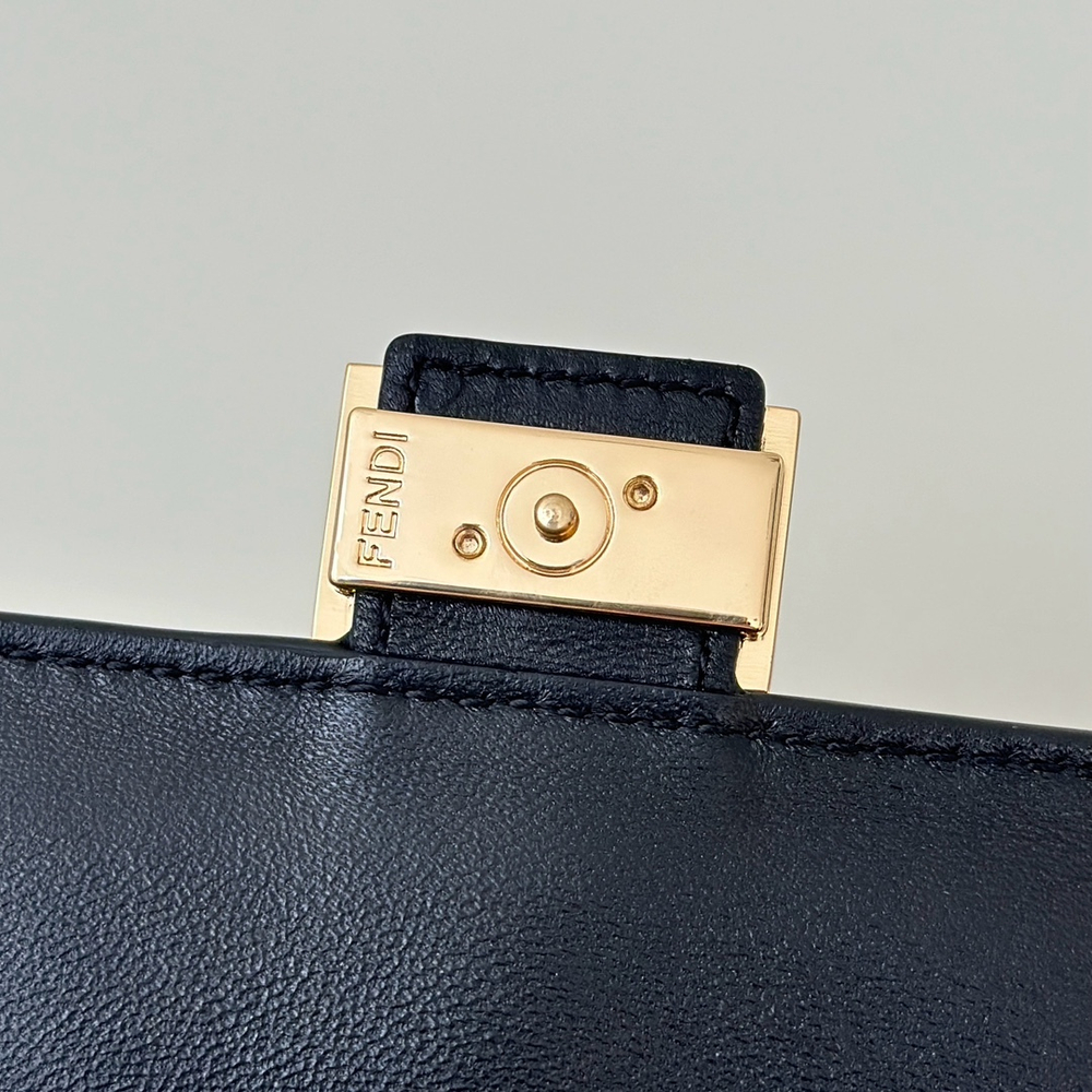 Fendi Wallet On Chain Baguette 21 cm
