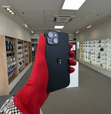 iPhone 15, 128 ГБ б/у