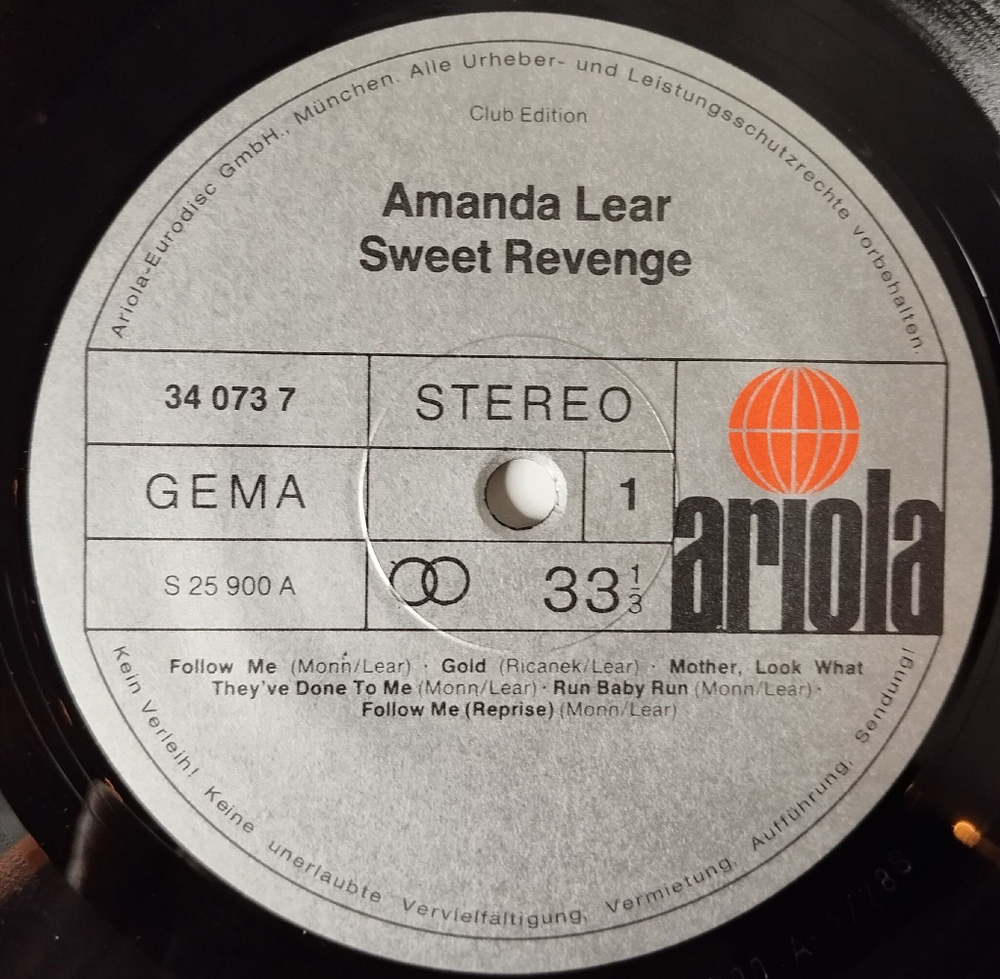 Винтажная виниловая пластинка LP Amanda Lear Sweet Revenge (Germany 1978) (Poster) (Club Edition)