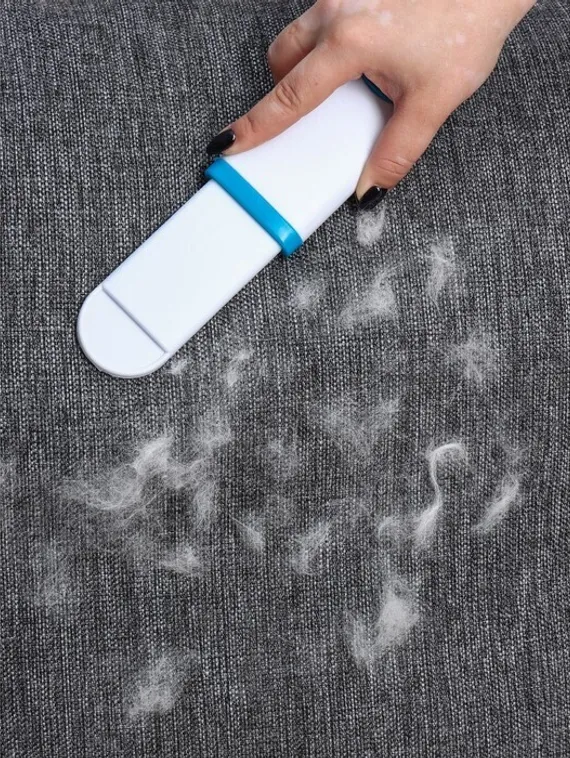 Щётка для удаления шерсти и волос с одежды и мебели, 13,5×6×3 см, цвет синий