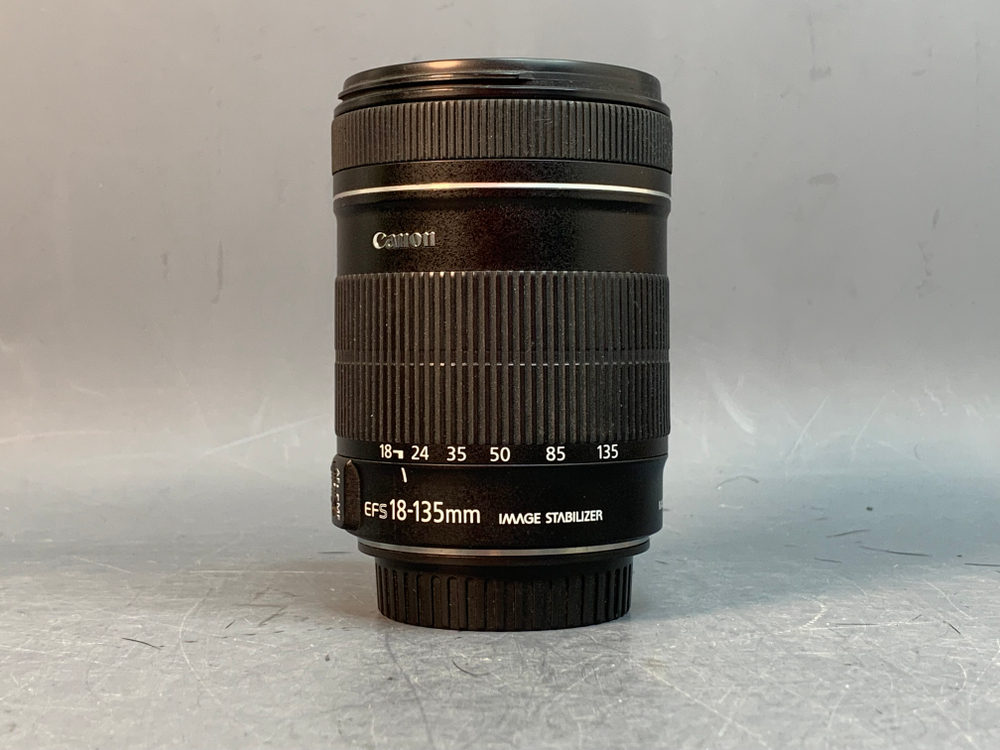 Canon EF-S 18-135 mm f/3.5-5.6 IS