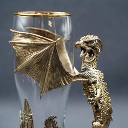 Бокал для пива подарочный "Дракон с замком"