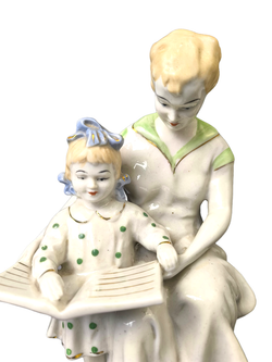 Фарфоровая статуэтка "Первая буква"