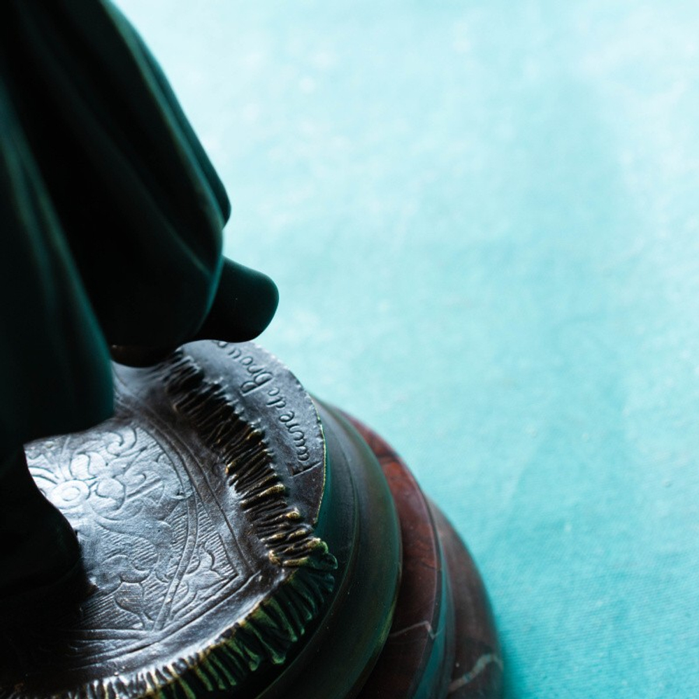 Скульптура «Восточный музыкант»