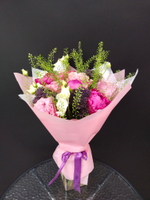 Букет с пионами