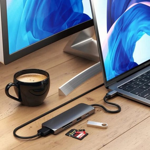 USB-хаб Satechi USB-C Multiport Pro для Macbook (ST-UCMPAM) Space Gray / Серый космос