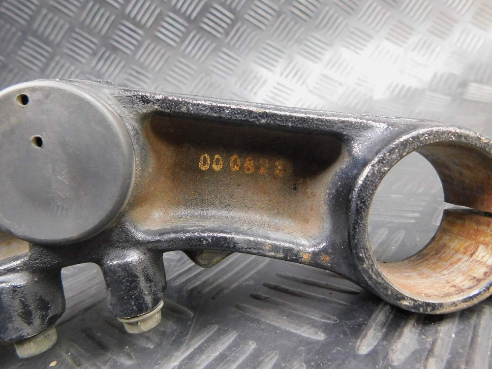 Траверса нижняя Yamaha TDM850 RN03J 2001