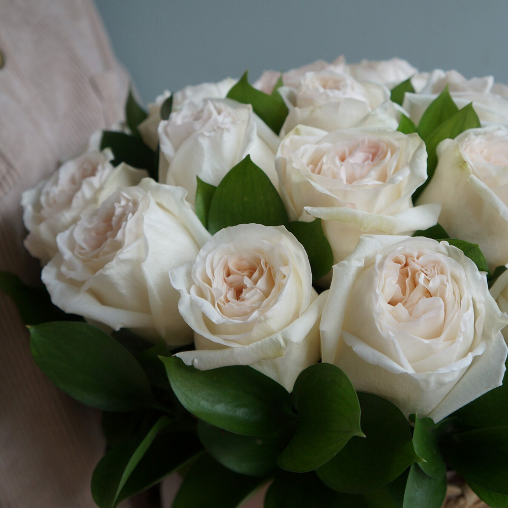 35. White O’hara в большой шляпной коробке