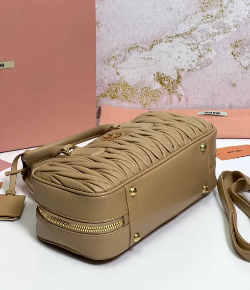 Сумка MIU MIU Arcadie matelassé из кожи наппа, бежевый