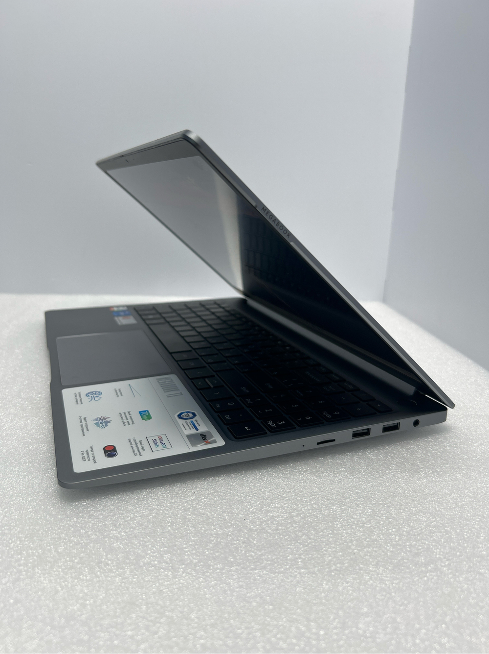 Ноутбук Tecno Megabook T1DA 15.6"/AMD Ryzen 7 5800U/RAM 16ГБ/SSD 512GB/AMD Radeon Graphics/1920*1080/IPS/DOS/Подсветка кл-ры: LED/серебристый. Состояние: B1