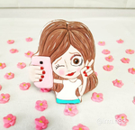 Девочка №8 с телефоном