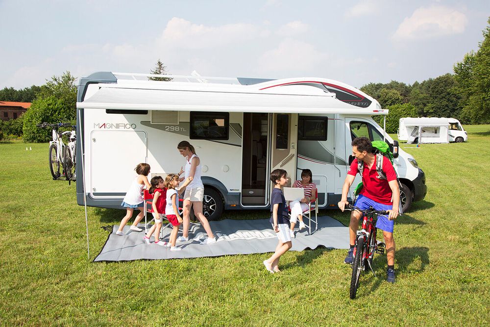 Маркиза Fiamma F45s 3.75м, настенная, корпус Titanium (серебристый металлик) полотно серое