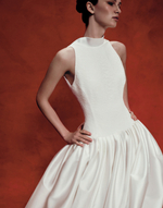 Платье макси из крепа и атласа с объемной юбкой