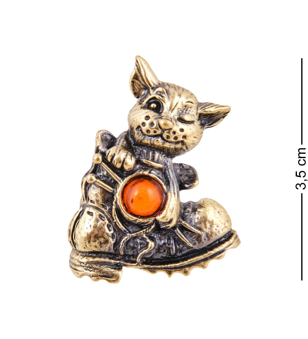 AM-2613 Брошь «Кот в башмаке» (латунь, янтарь)