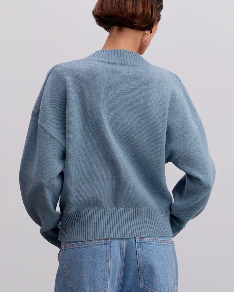 Голубой укороченный свитер из шерсти