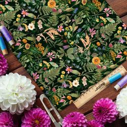 Ткань оксфорд 600 цветы, колосья и трава на чёрном фоне