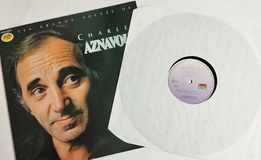 Винтажная виниловая пластинка LP Les Grands Succes De Charles Aznavour (Holland 1981)