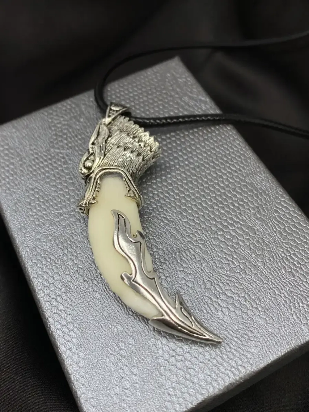 Кулон оберег амулет Настоящий Волчий Клык Зуб Волка талисман