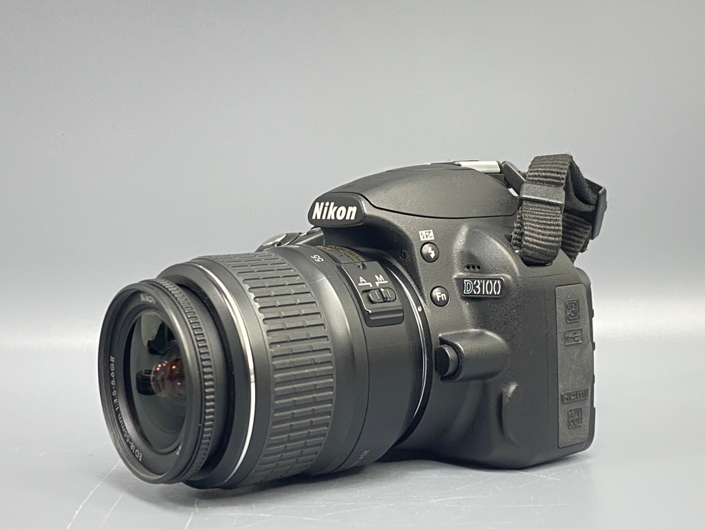 Nikon D3100 kit 18-55mm 1600 кадров