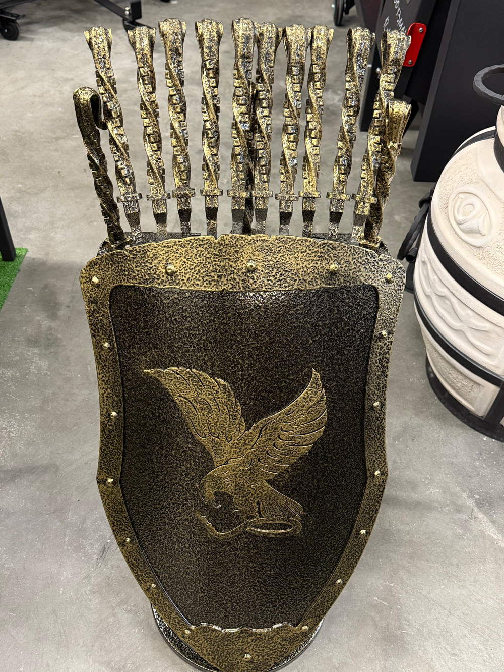 Набор шампуров «Рыцарь» и предметов для мангала/камина в кованом щите