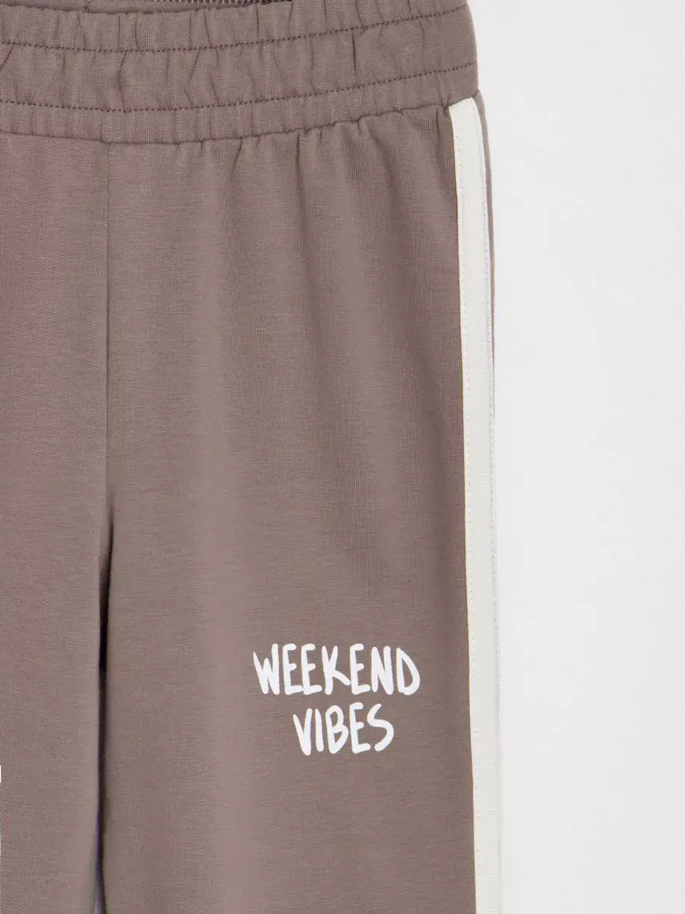 Бежевый костюм оверсайз для девочки