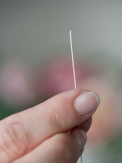 Проволока японская длинная формат U № 30 Белая, длина 72 см согнута пополам, 100 штук.