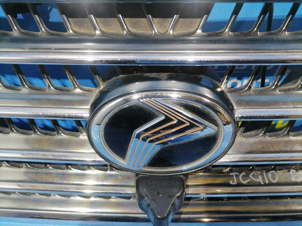 Решетка радиатора TOYOTA PROGRES 2001-2007