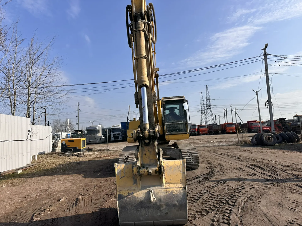 KOMATSU PC 220 Экскаватор PC220LC-8M0 (Дизельный, 6,7 л, 167 л.с., АТ)