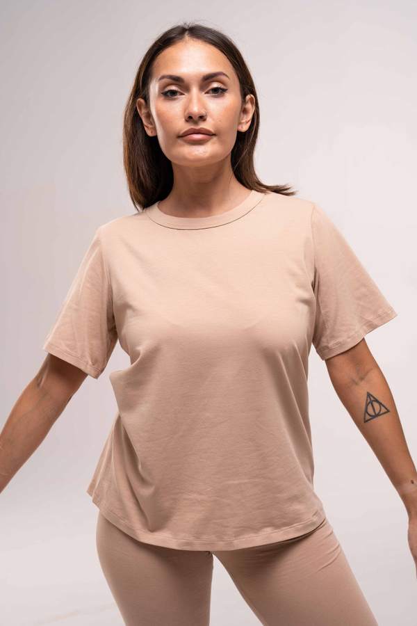 Базовая футболка в бежевом цвете