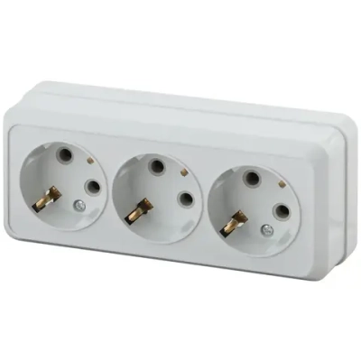 Розетка Intro Quadro 2-206-01 с заземлением трехместная 3х2P+E 16А-250В IP20 открытой установки белая