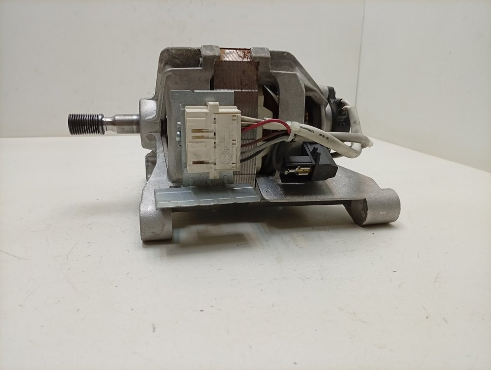 RST602 кт66 Двигатель для стиральной машины Hotpoint-Ariston 160032889 б/у