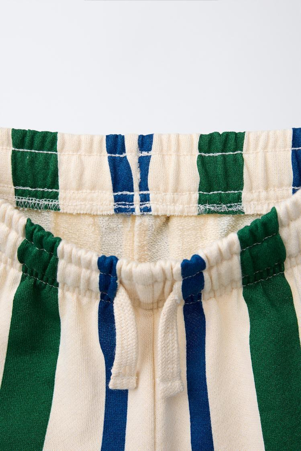 ZARA ШОРТЫ ИЗ МЯГКОЙ ТКАНИ В ПОЛОСКУ С НАШИВКОЙ, РАЗНОЦВЕТНЫЙ