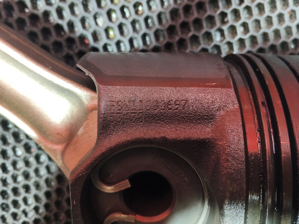 Поршень с шатуном 2020г