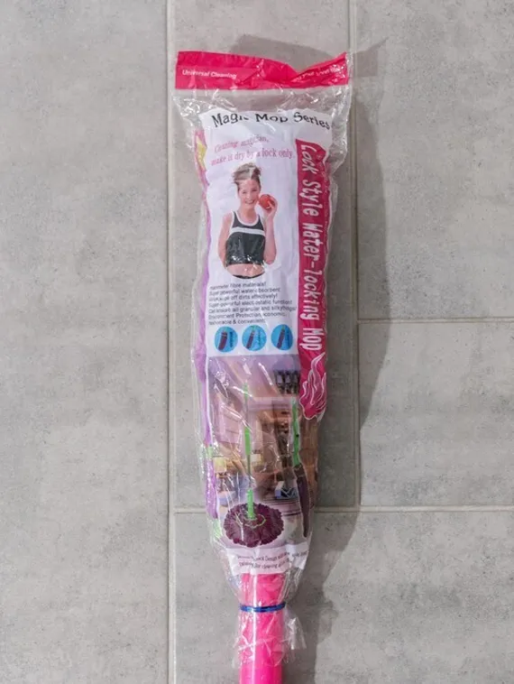 Швабра для мытья пола с отжимом Доляна, насадка из микрофибры 80 гр, стальная ручка 119 см, цвет МИКС