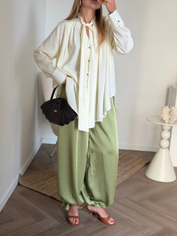 Блуза с бантом молочный