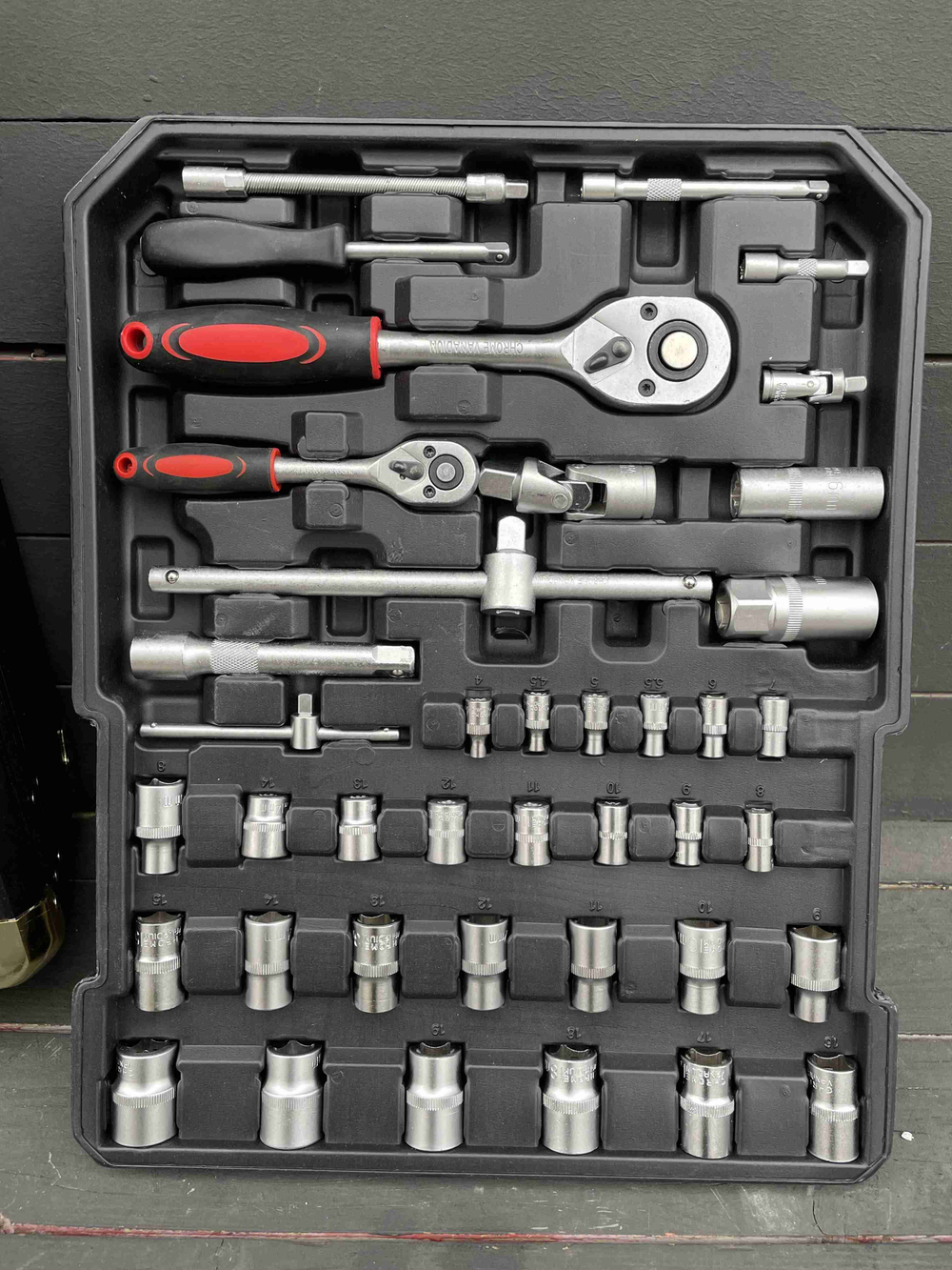 Набор инструментов для авто, 187 предметов (в чемодане на колесах)