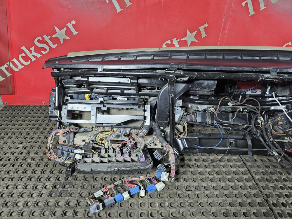 Торпедо салона кабины в сборе 2019г