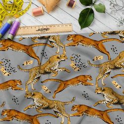 Ткань оксфорд 210 бегущие львицы и гепарды на сером фоне