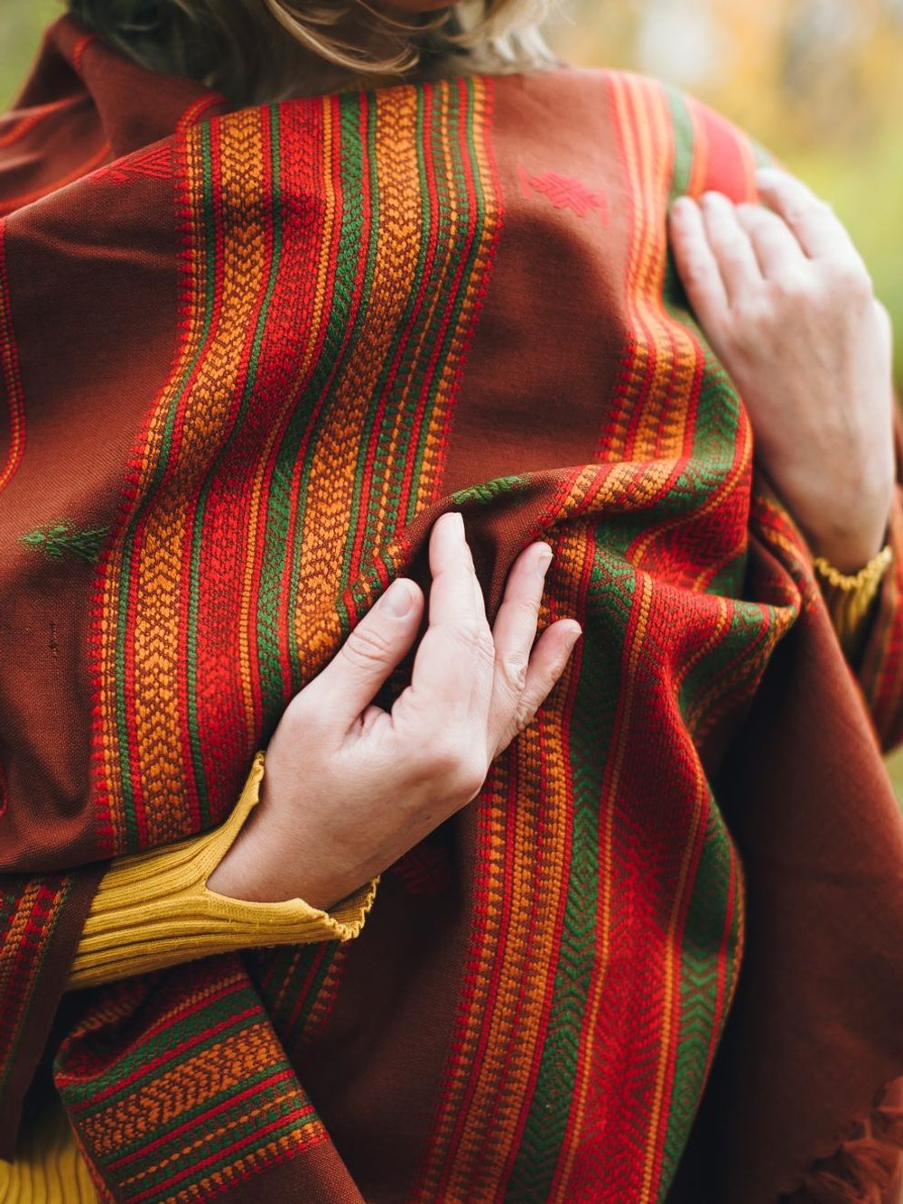 Шаль с  гуджаратской вышивкой