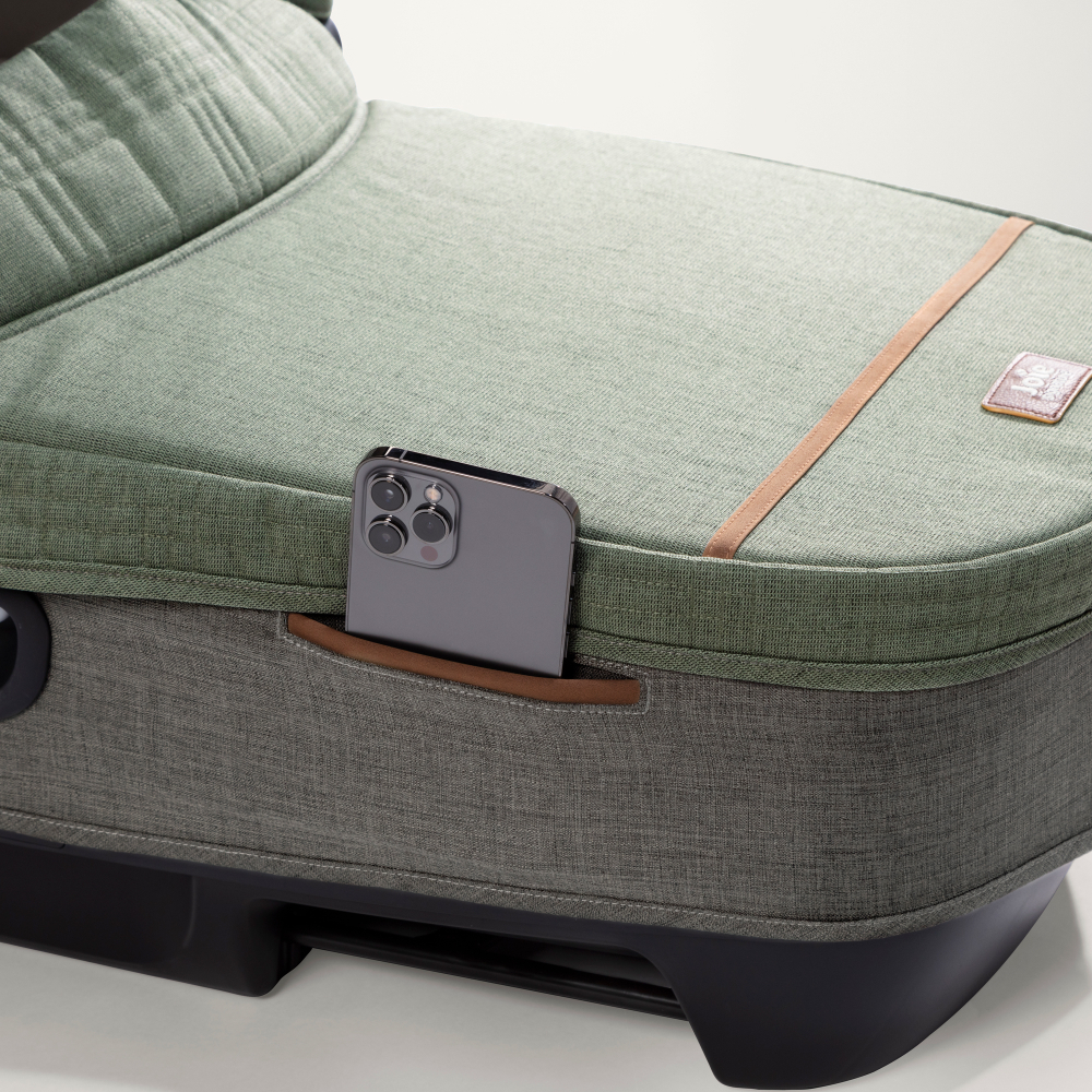 Детское автокресло Joie Calmi