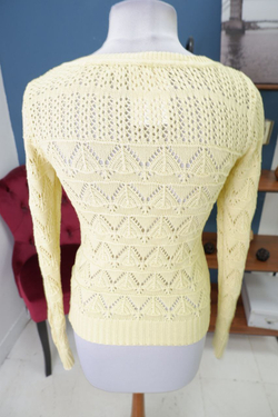 Свитер Clockhouse светлый 46 размер