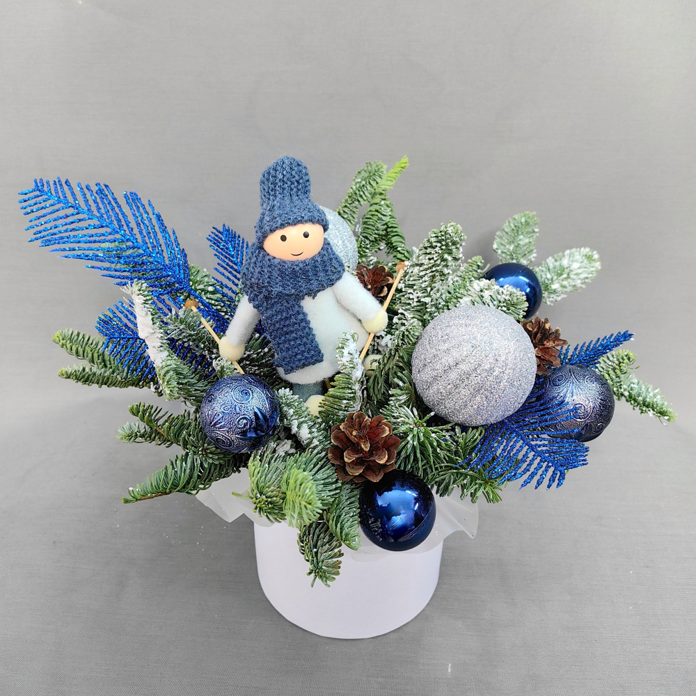 Новогодняя композиция в шляпной коробке