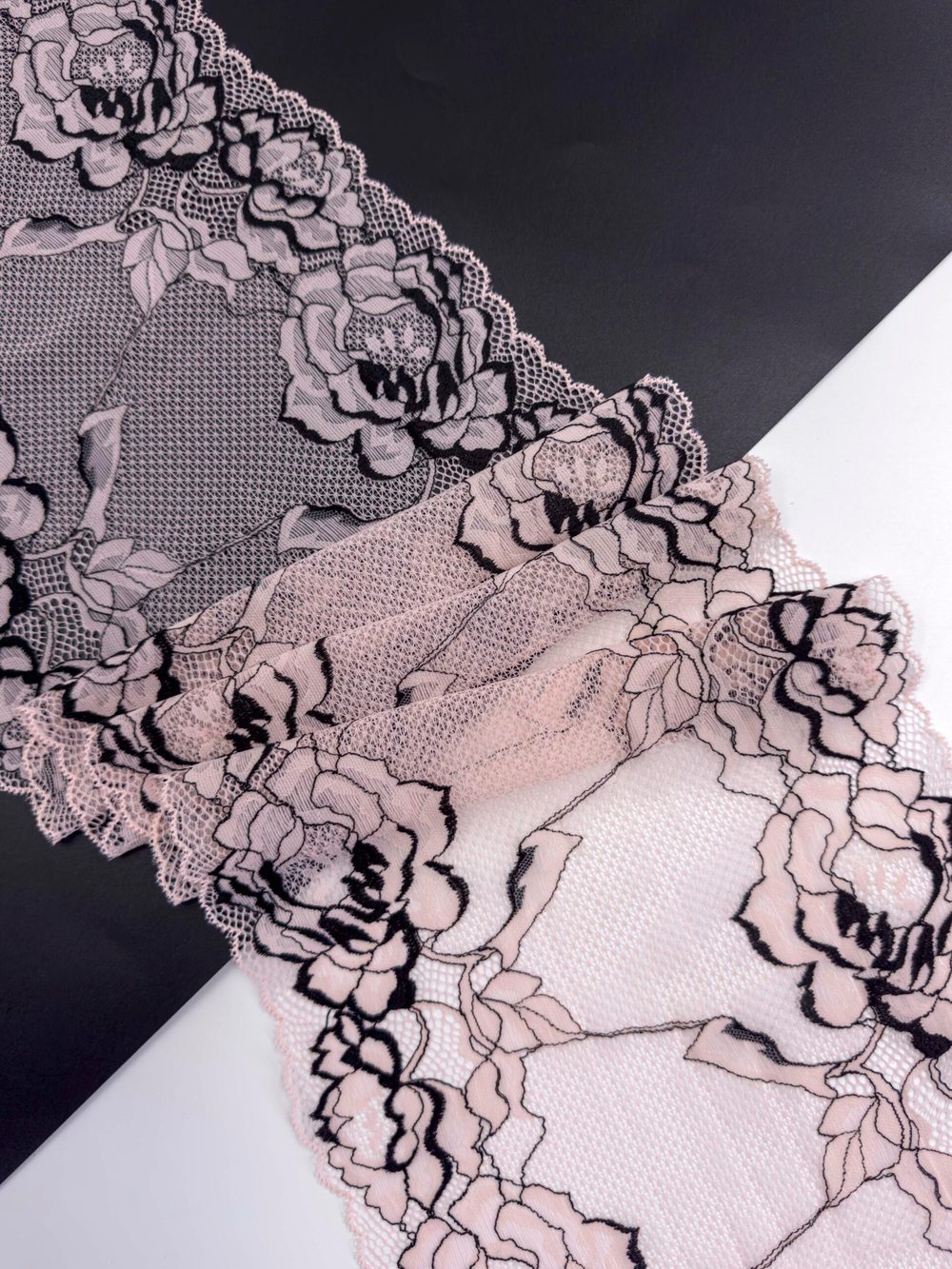 Эластичное кружево пудровое с черным ширина 22 см ОТРЕЗ 0,67 м