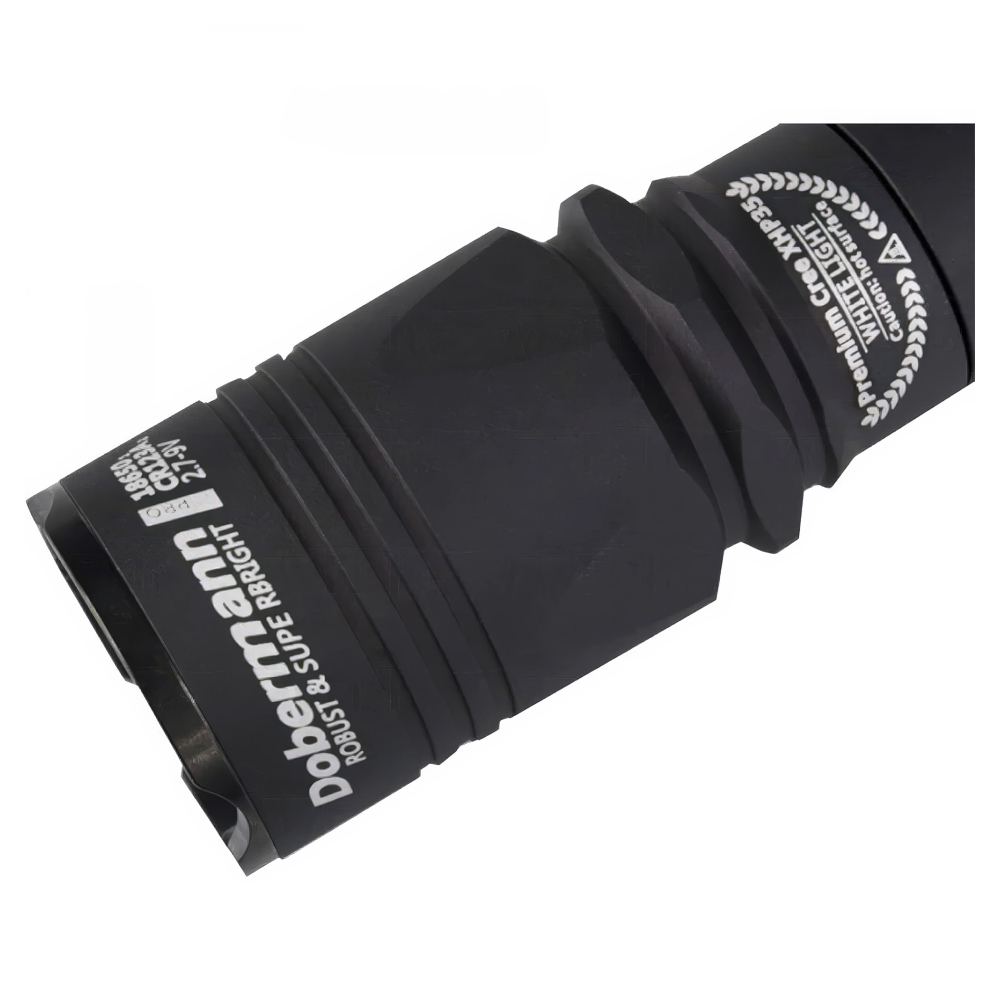 Тактический фонарь Armytek Dobermann Pro XHP35 HI — мощный свет: 1400 люмен и дальность до 395 метров для точных прицельных операций.