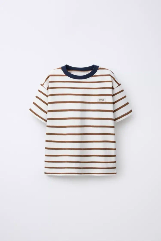 ZARA ФУТБОЛКА В ПОЛОСКУ ИЗ ПЛОТНОГО ДЖЕРСИ С НАШИВКОЙ, КОРИЧНЕВЫЙ/БЕЛЫЙ