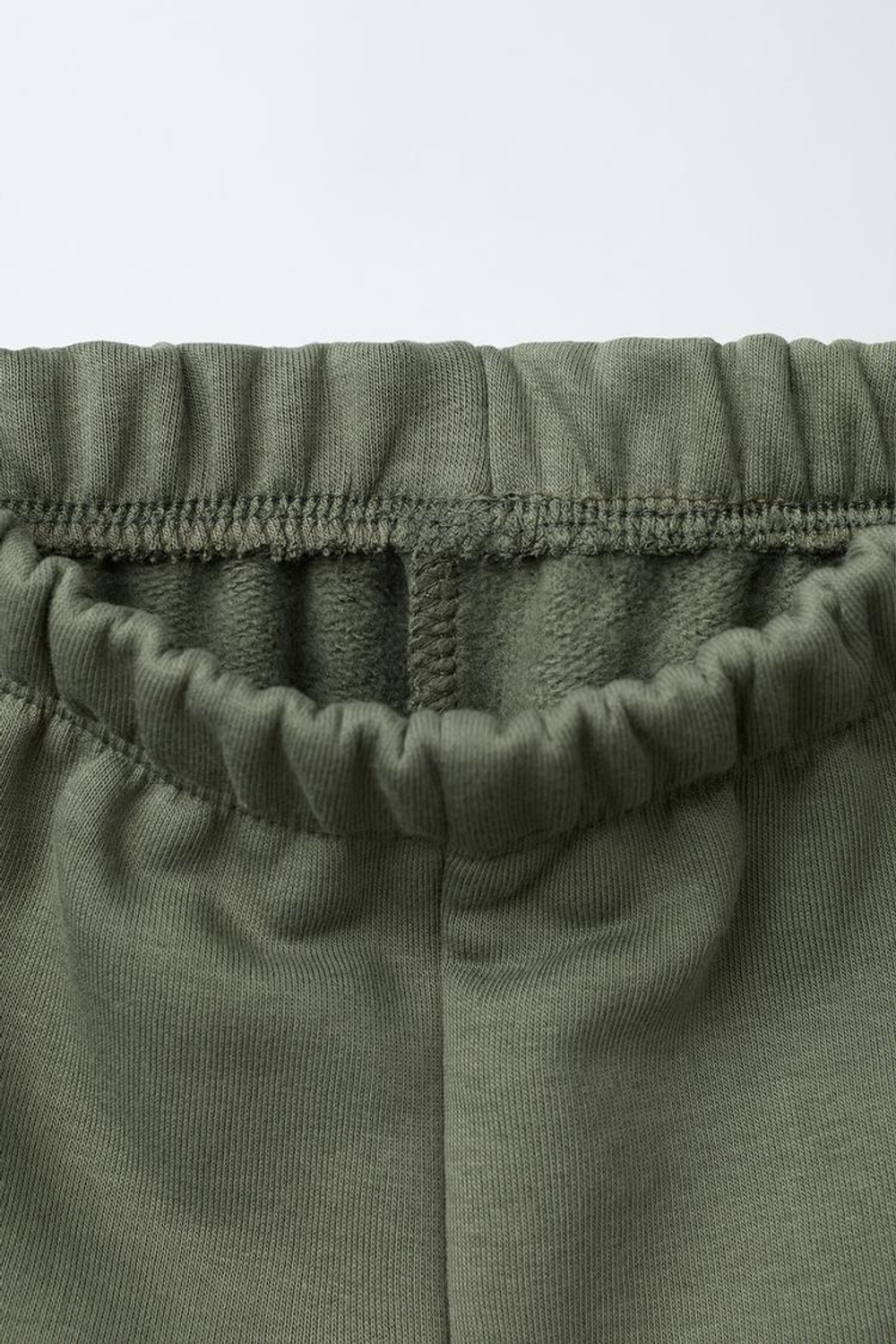 ZARA БАЗОВЫЙ КОМПЛЕКТ ТОЛСТОВКА И БРЮКИ-ДЖОГГЕРЫ С НАШИВКОЙ, ЗЕЛЕНЫЙ